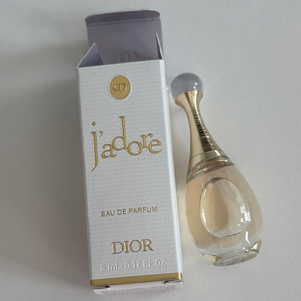 Dior Gold Star Bag with Makeup Collection - Picture 6 of 8
